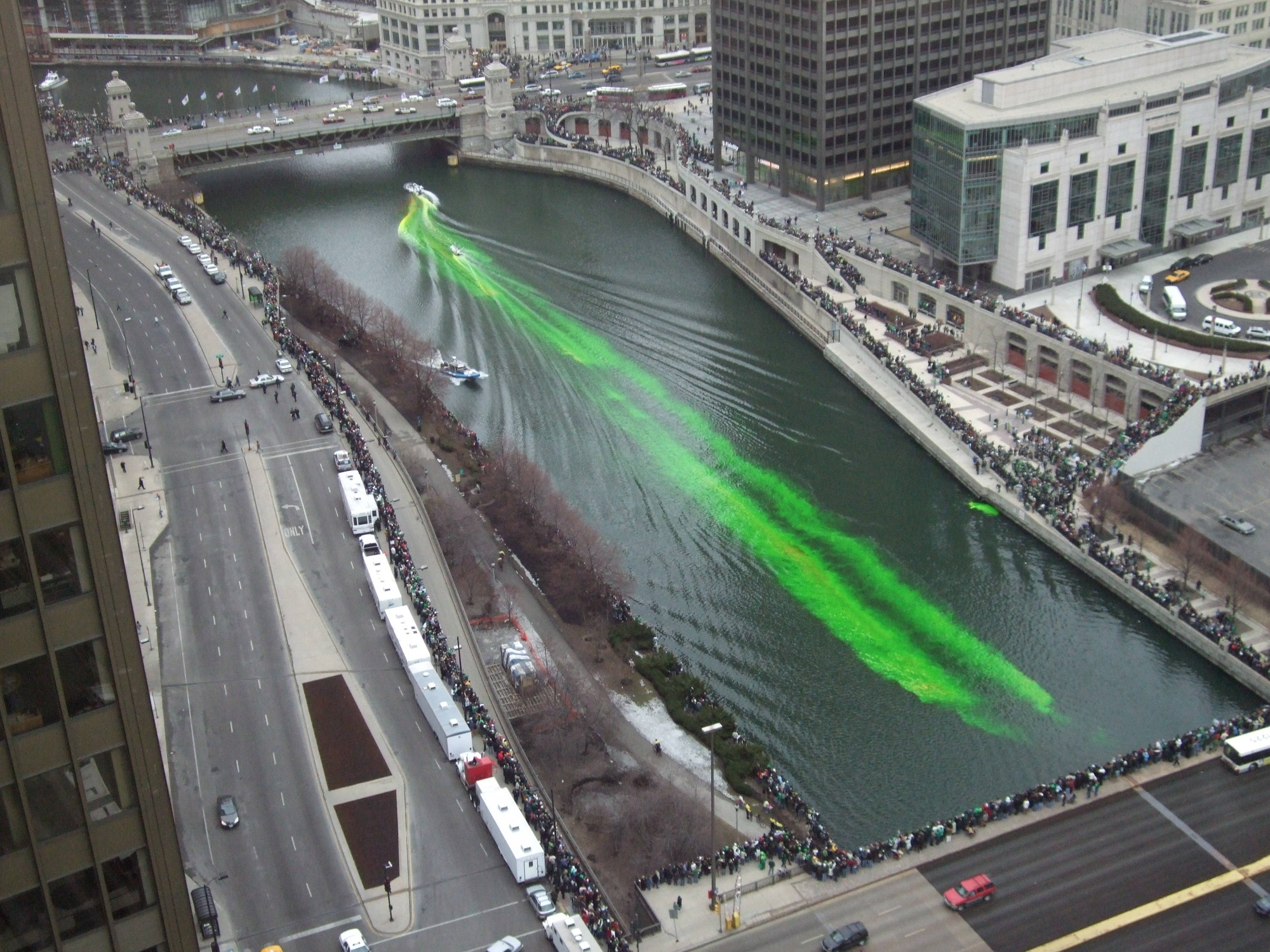 chicago st patricks day green water