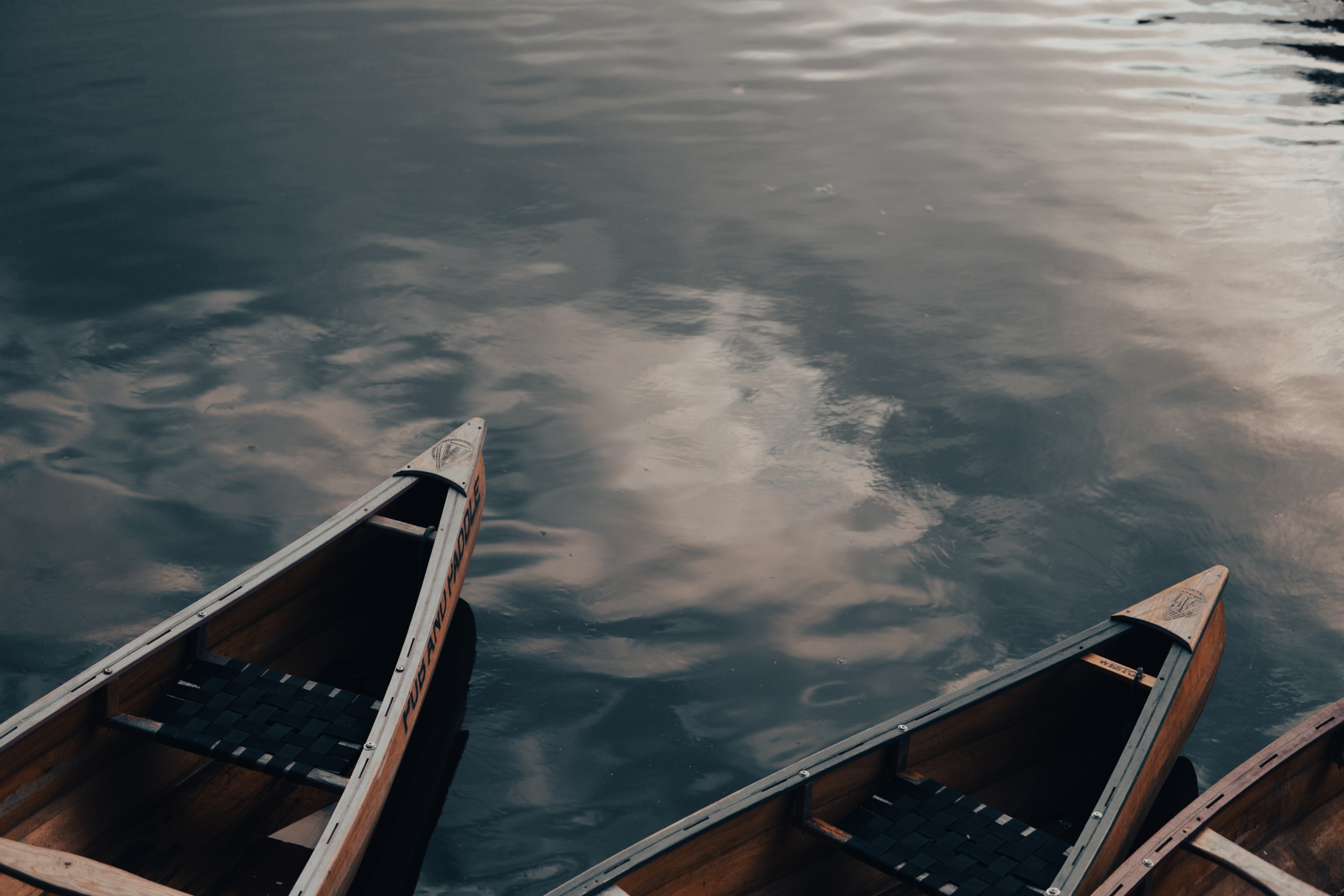 File:FMIB 48360 Indian Sealing Canoe Showing Method of Throwing Spear.jpeg  - Wikimedia Commons