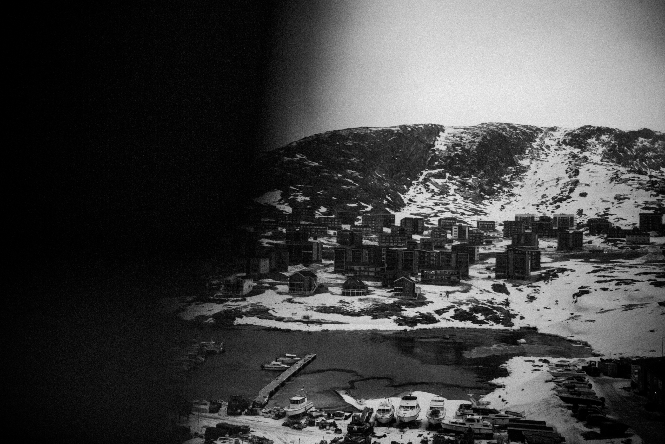 Curating with dis/comfort